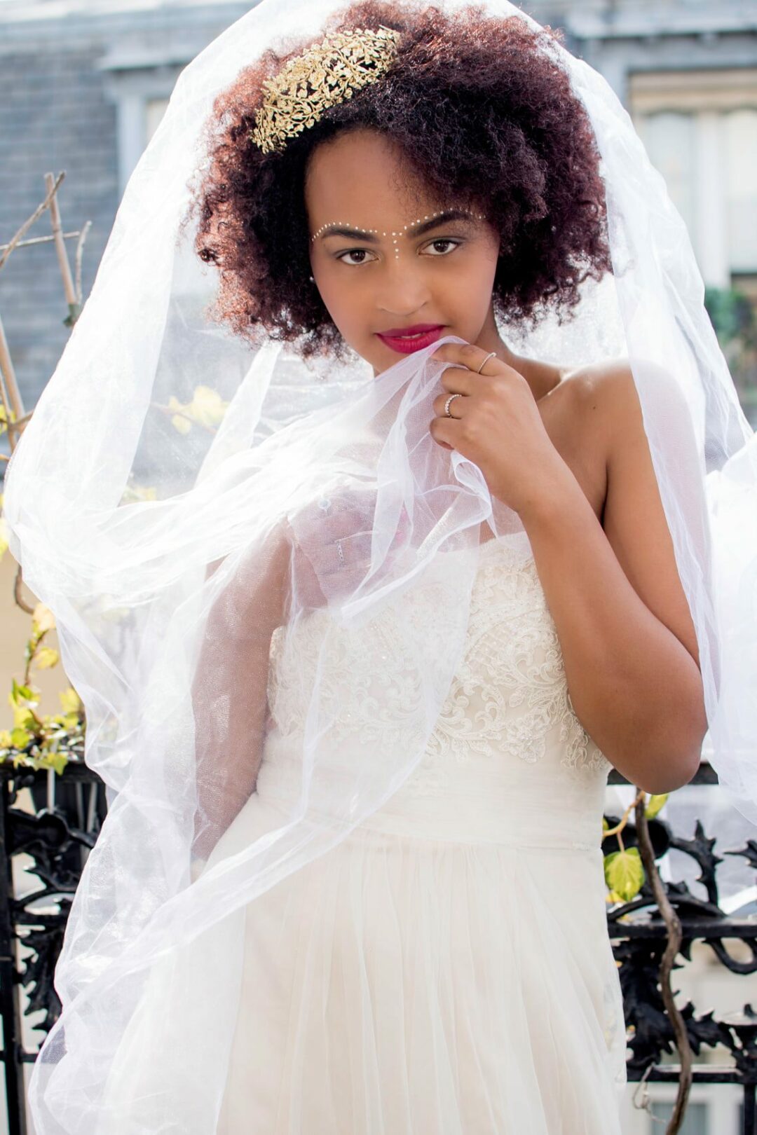 Photographe à Paris spécialisé dans les mariages, les portraits de famille, les séances photo grossesse et les portraits individuels. Capture des moments naturels et authentiques à Paris et ses environs.