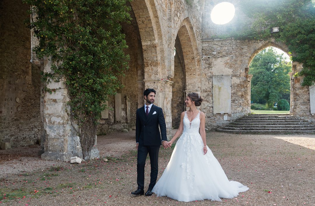 Photographe à Paris spécialisé dans les mariages, les portraits de famille, les séances photo grossesse et les portraits individuels. Capture des moments naturels et authentiques à Paris et ses environs.